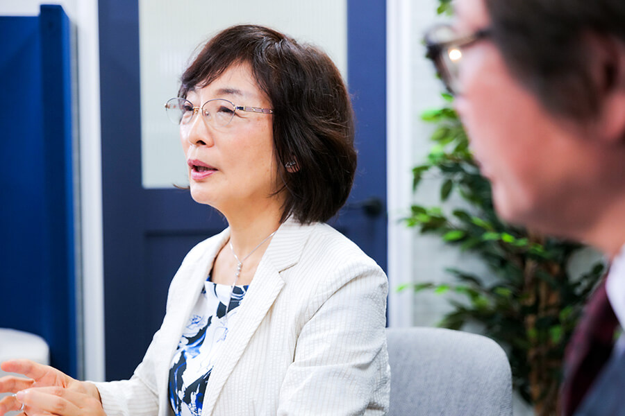 コーチング英会話「トライズ」会議・放送通訳者新崎隆子先生、関西学院大学教授門田修平先生対談 ノンバーバルコミュニケーションの重要性