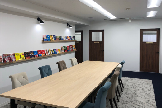 英語コーチング「トライズ」大阪梅田センターフリースペース